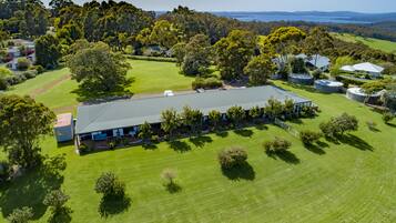 Verduisterende gordijnen, geluiddichte muren, gratis wifi, beddengoed