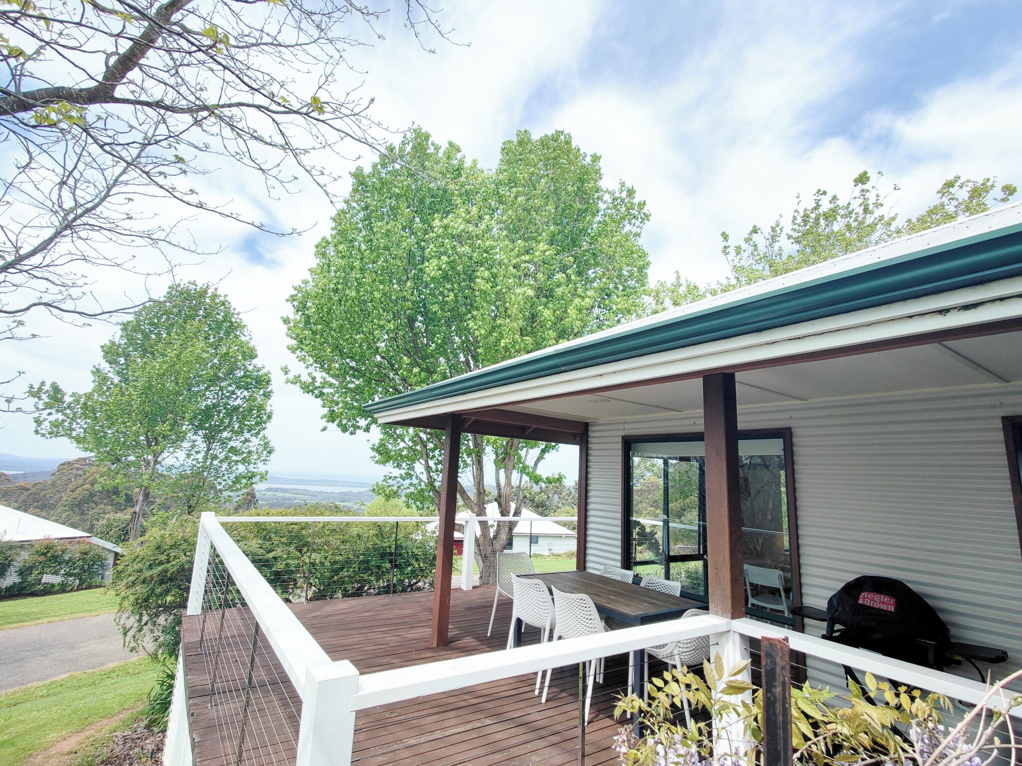Deluxe bungalow, uitzicht op tuin | Verduisterende gordijnen, geluiddichte muren, gratis wifi, beddengoed