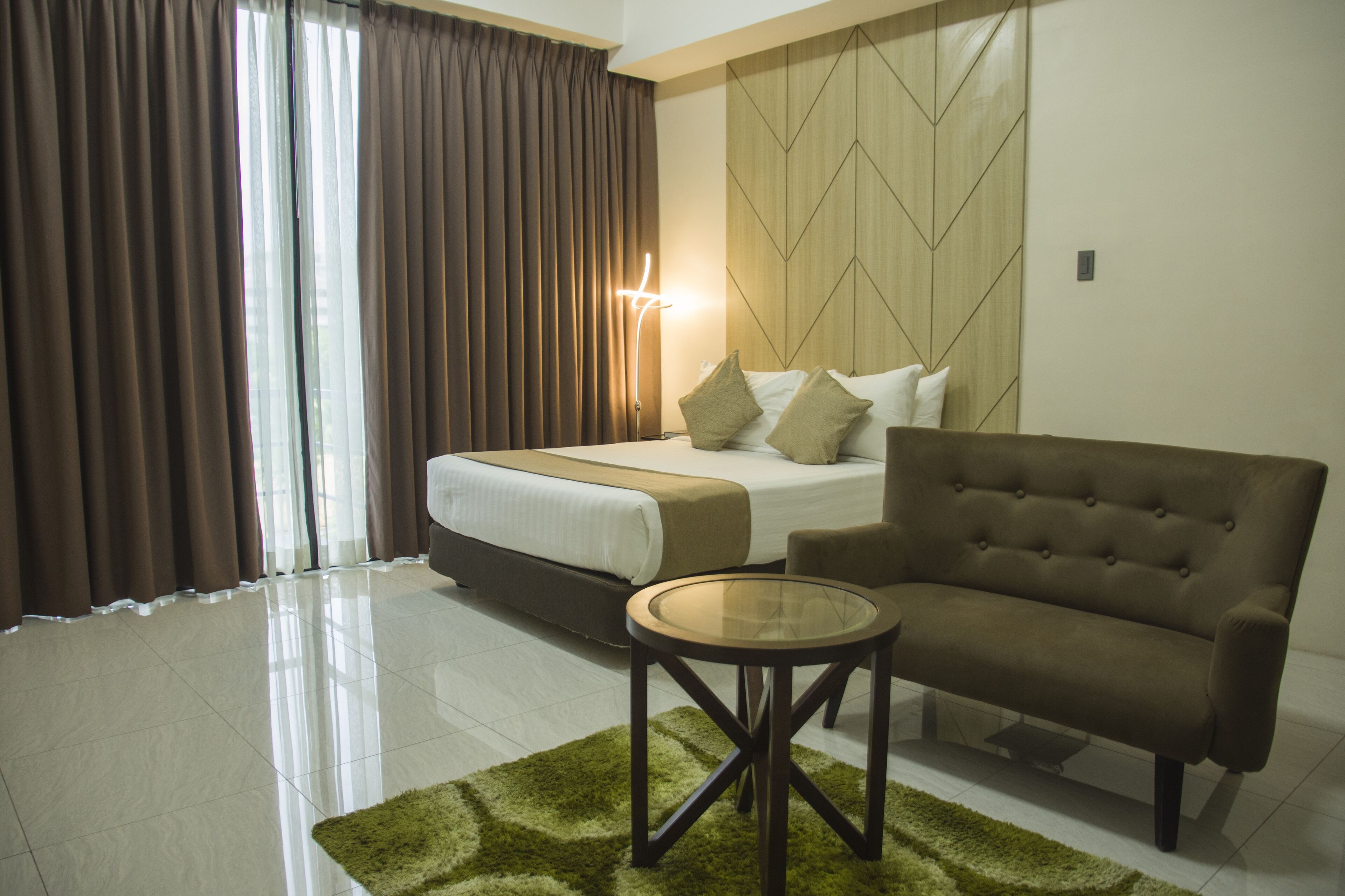 business studio suite, 1 bedroom | in-room safe, desk, blackout curtains, soundproofing