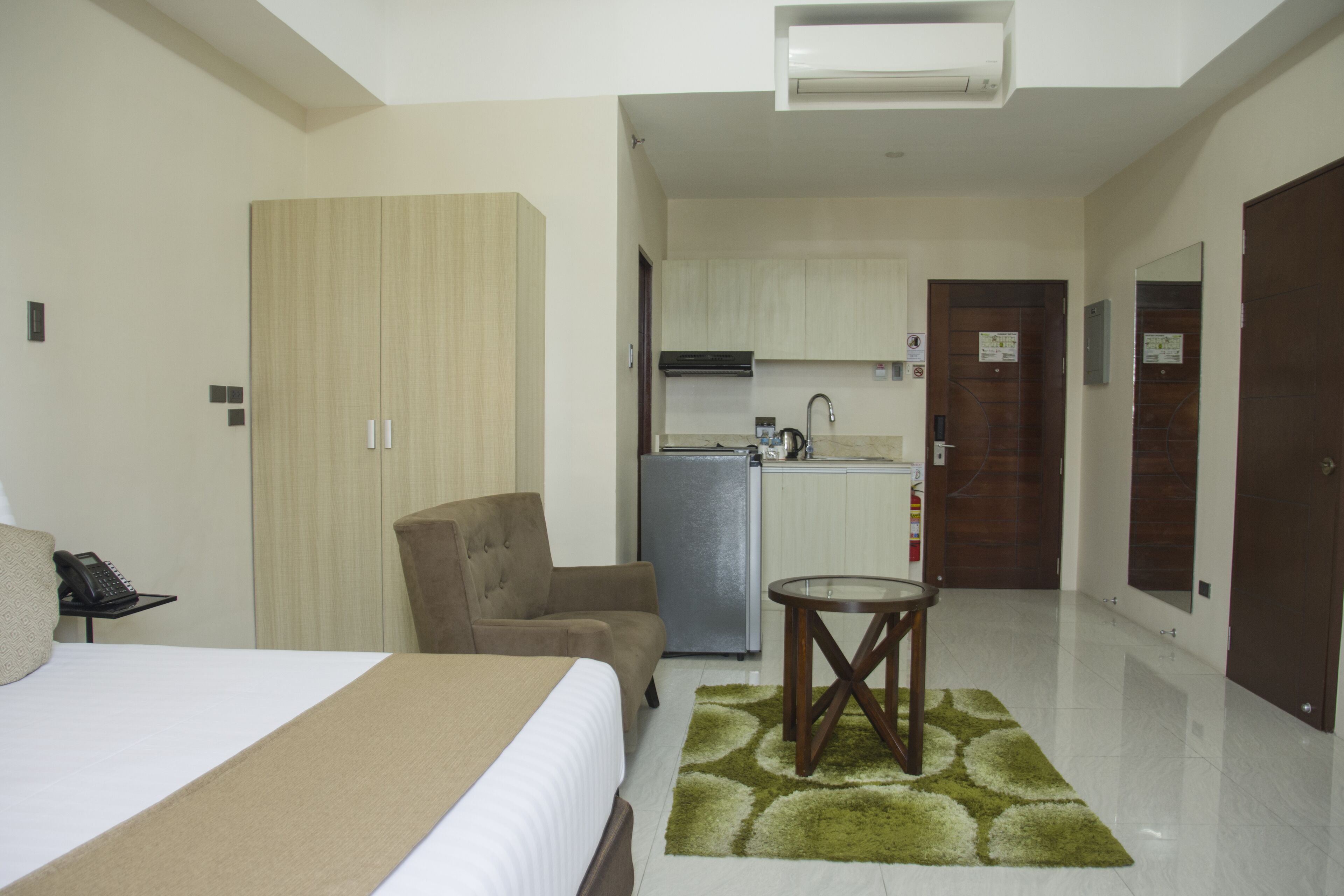 business studio suite, 1 bedroom | in-room safe, desk, blackout curtains, soundproofing