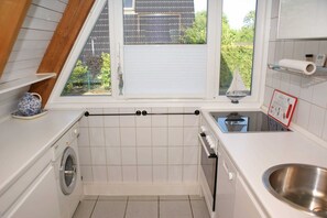 Unclassified image, 2 of 16, button