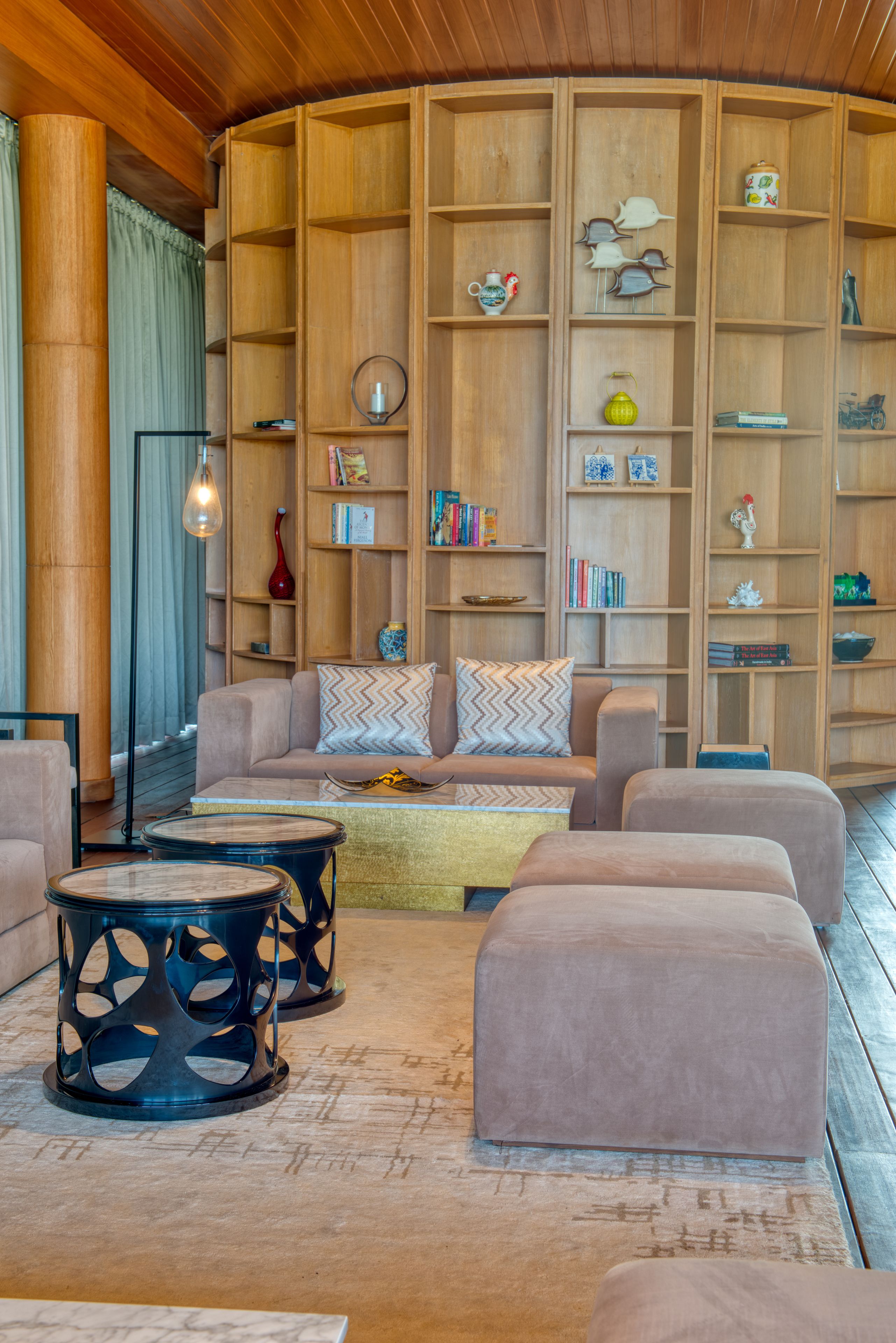 2 bars/lounges, poolside bar