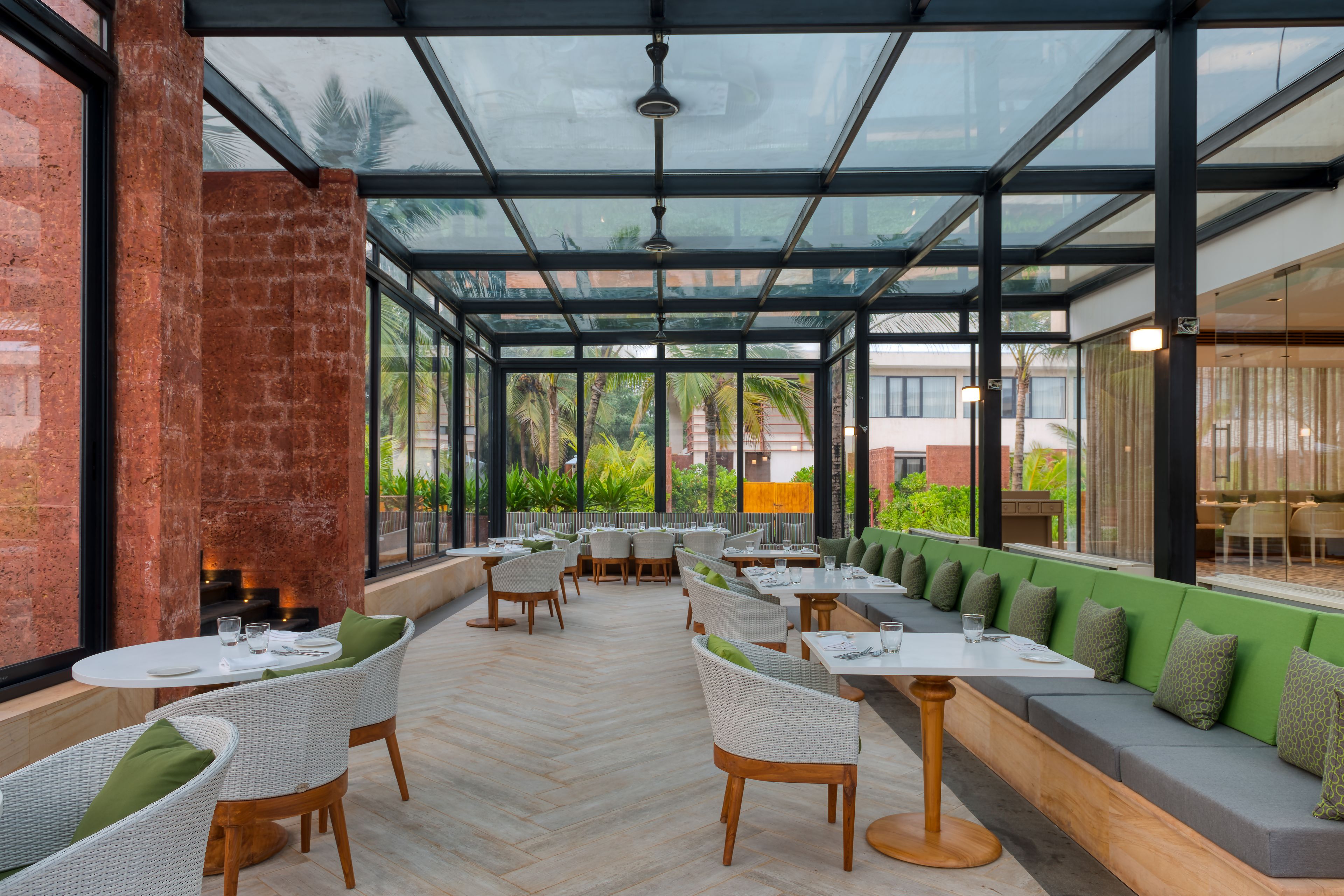 4 restaurants, international cuisine