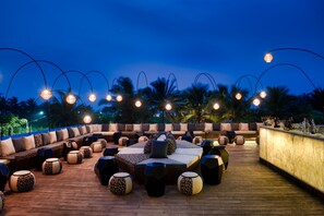 2 bars/lounges, poolside bar - Azaya Beach Resort (Benaulim)
