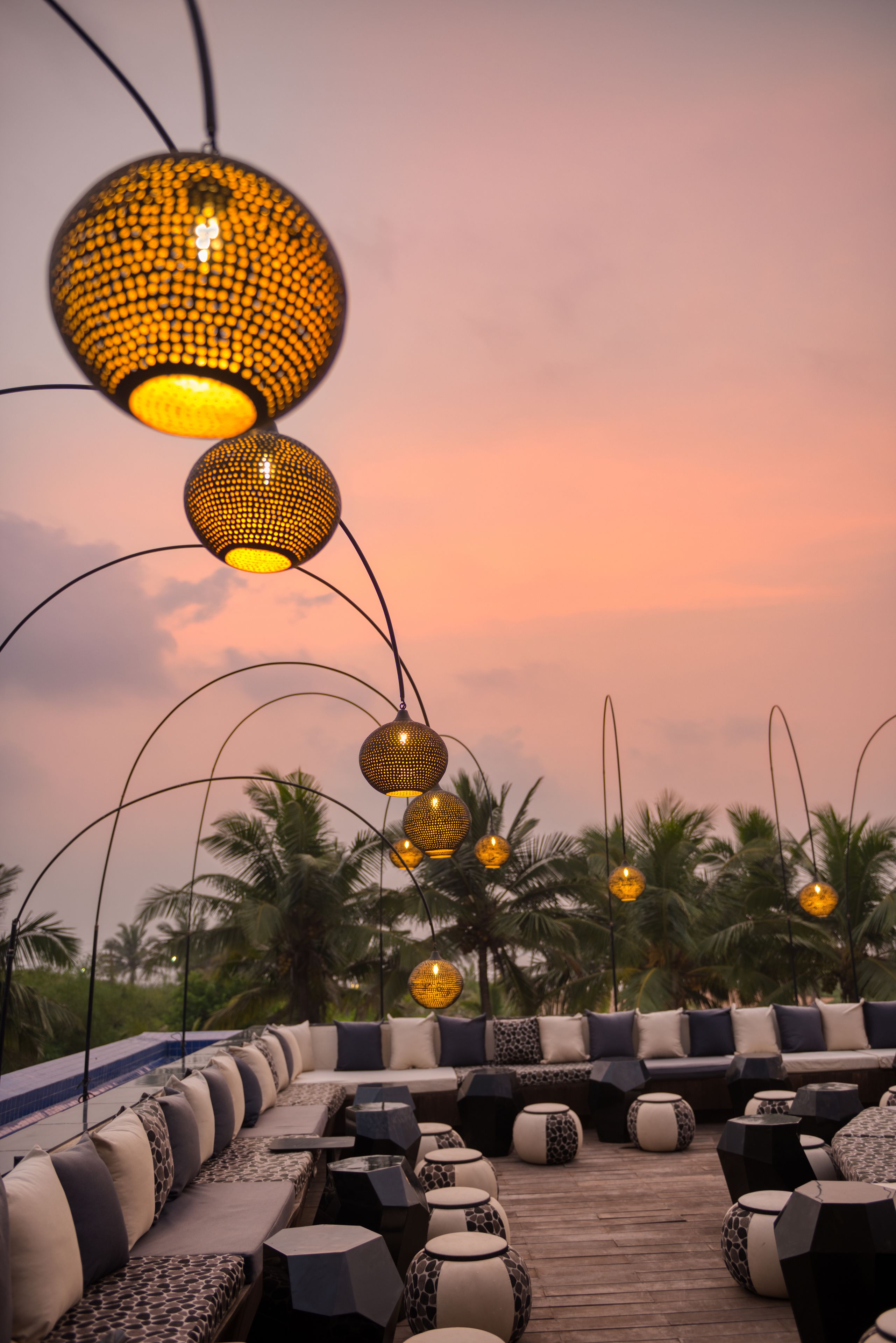 2 bars/lounges, poolside bar
