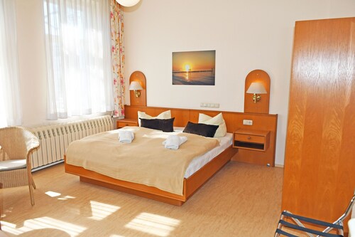 Doppelzimmer 02 - Appartementhaus Sellin in Stil der Bäderarchitektur