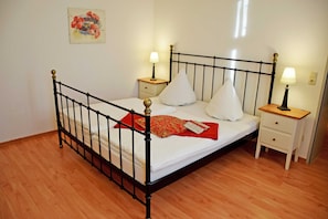 1 chambre, bureau, lit parapluie, Wi-Fi