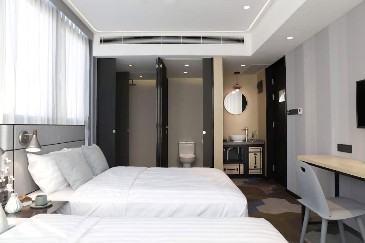 Caja de seguridad en la habitación, cortinas blackout y insonorización