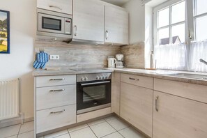 Fridge, microwave, oven, dishwasher - Apartment ground floor center (ID 182) (Sankt Peter-Ording)