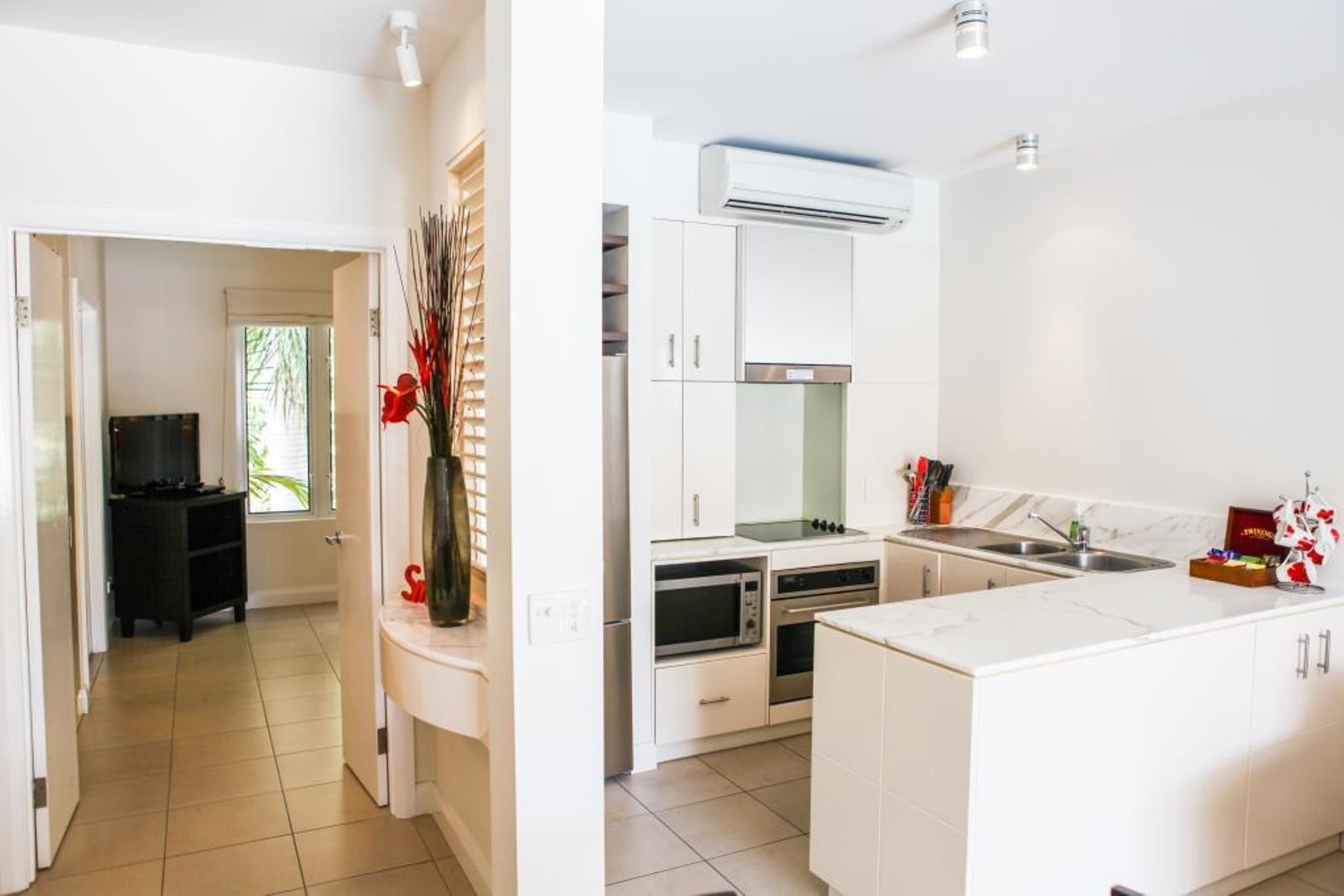 Deluxe Apartment, 2 Bedrooms, Pool View | Private kitchen | Coffee/tea maker, full-size fridge, microwave, oven