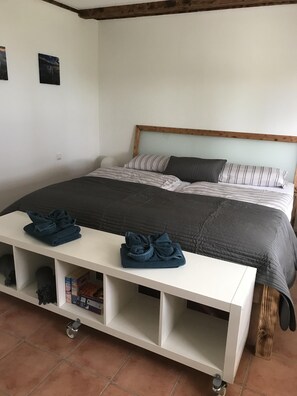 1 chambre, fer et planche à repasser, Wi-Fi gratuit, draps fournis