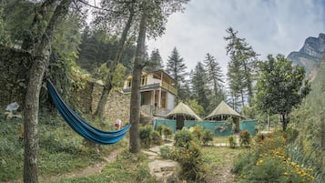 Swiss Cottage Tent | Free WiFi, bed sheets