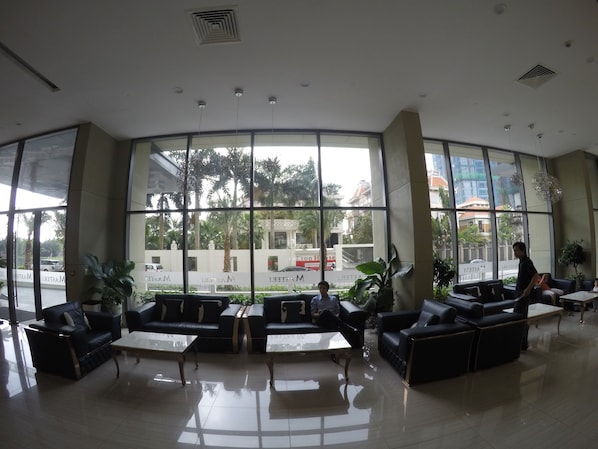 Lobby sitting area - Riverfront Osis Resort Balcony (Ho Chi Minh City)