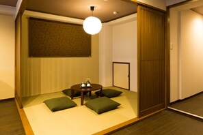 슈피리어 아파트 | 객실 내 금고, 책상, 방음 설비, 다리미/다리미판