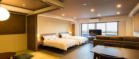 Zimmersafe, Schreibtisch, schallisolierte Zimmer, Bügeleisen/Bügelbrett