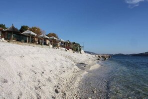 Beach nearby - Second Floor 2-room apartment, 2x bathroom, 2x air conditioning, balcony, panoramic sea view (Seget Donji)