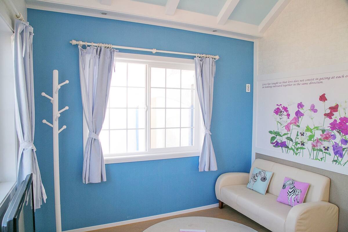 Panorama huis, 1 slaapkamer, terras, aan het meer (Starlight Lake) | Woonruimte | Een 42-inch flatscreentelevisie met premium tv-zenders en een televisie