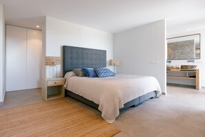 5 slaapkamers, een kluis op de kamer, een bureau