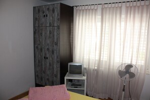 1 bedroom, WiFi, bed sheets - 1. Floor double room with approx. 22m²  (Seget Donji)