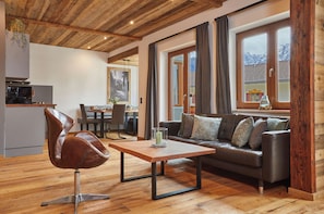 Smart TV - Modern chalet apartment in the center of Garmisch with a view of the mountains (Garmisch-Partenkirchen)