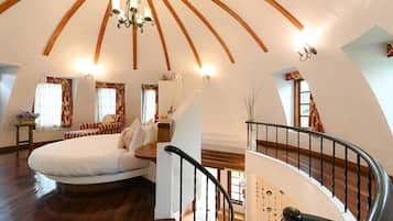 Deluxe Room | Premium bedding, free minibar, in-room safe, free WiFi