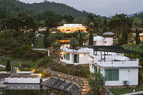 Swiss Valley Hip Resort