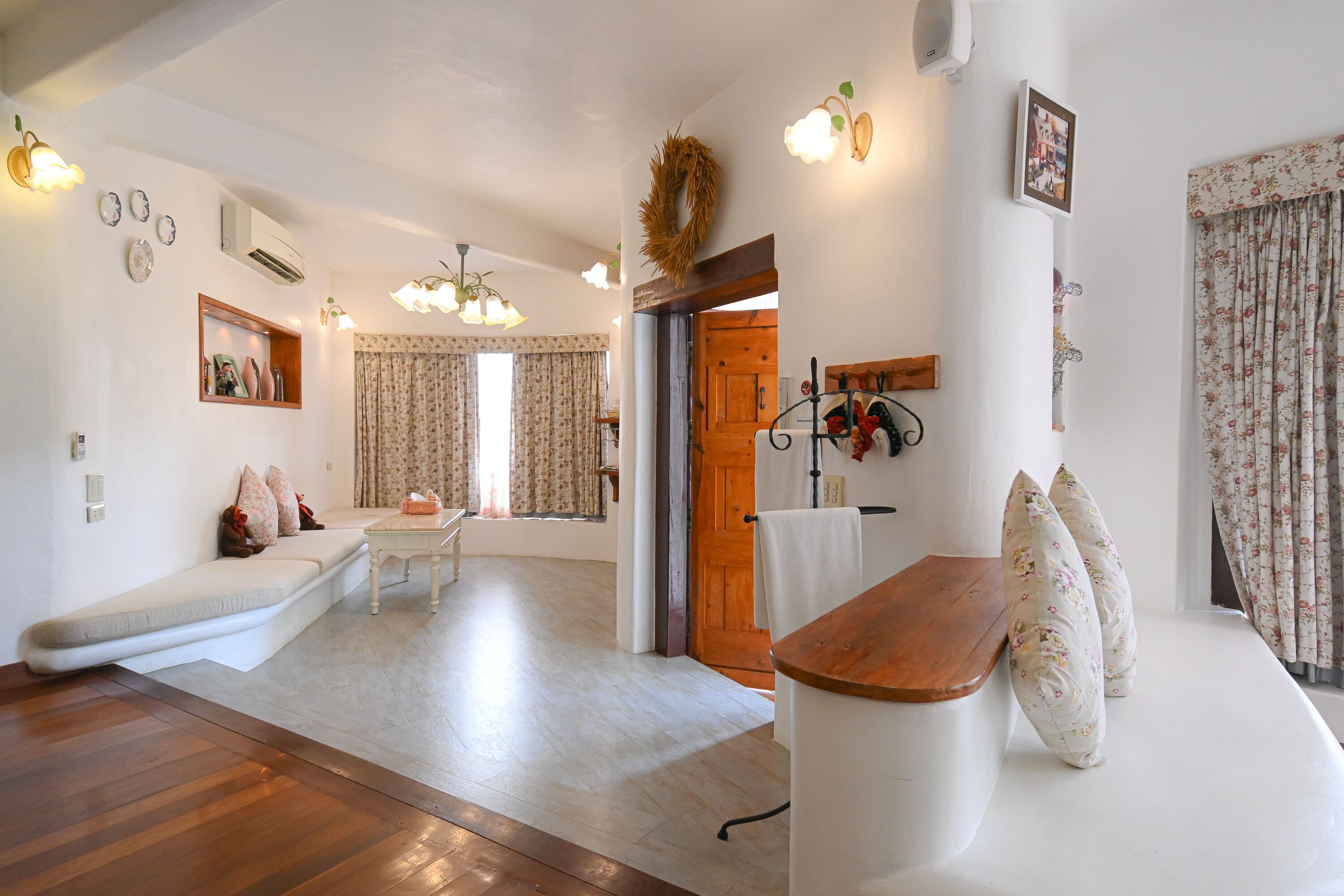 deluxe room | 1 bedroom, premium bedding, free minibar, in-room safe