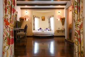 1 bedroom, premium bedding, free minibar, in-room safe
