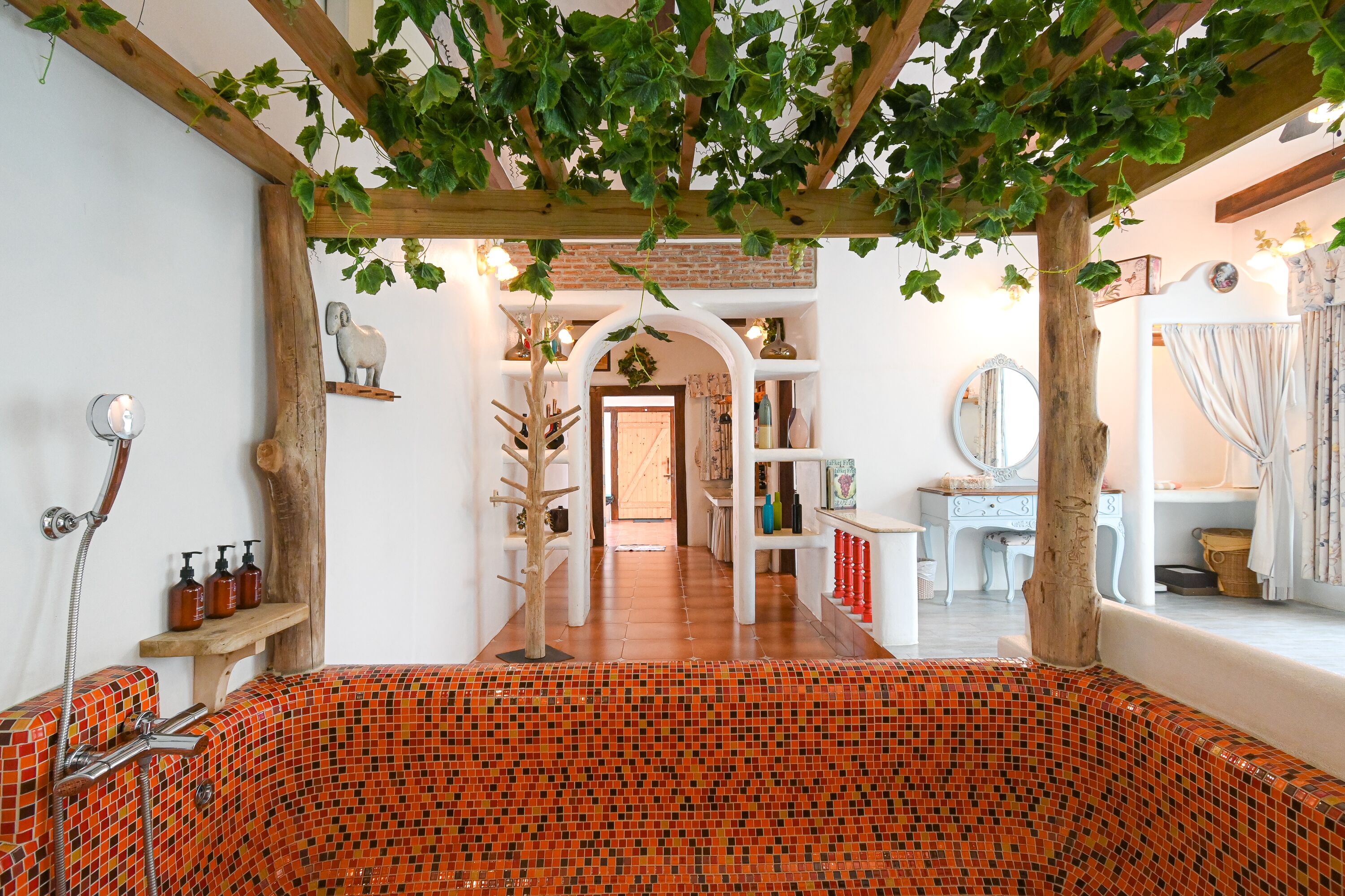 deluxe room | bathroom | separate bathtub and shower, deep-soaking bathtub, free toiletries