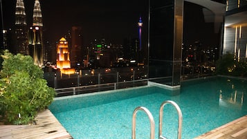 Kolam renang tertutup, kolam renang terbuka