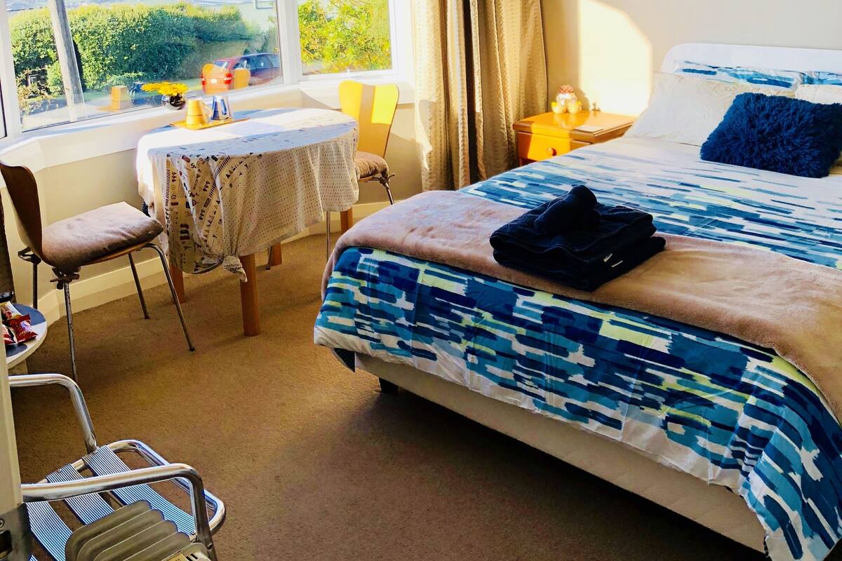 Comfort Apartment, 2 Bedrooms, Non Smoking, Ocean View | Individually furnished, iron/ironing board, free WiFi, bed sheets
