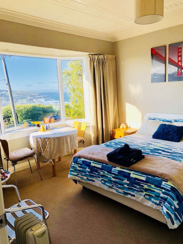Comfort Apartment, 2 Bedrooms, Non Smoking, Ocean View | Individually furnished, iron/ironing board, free WiFi, bed sheets