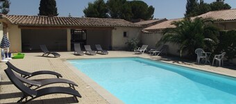 Provençal farmhouse with swimming pool and stunning view