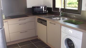 Køleskab, mikrobølgeovn, ovn, kogeplade