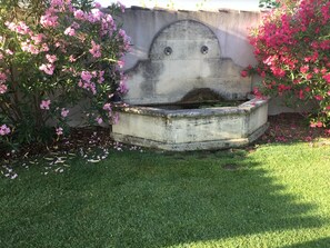 المنطقة المحيطة بالمنشأة