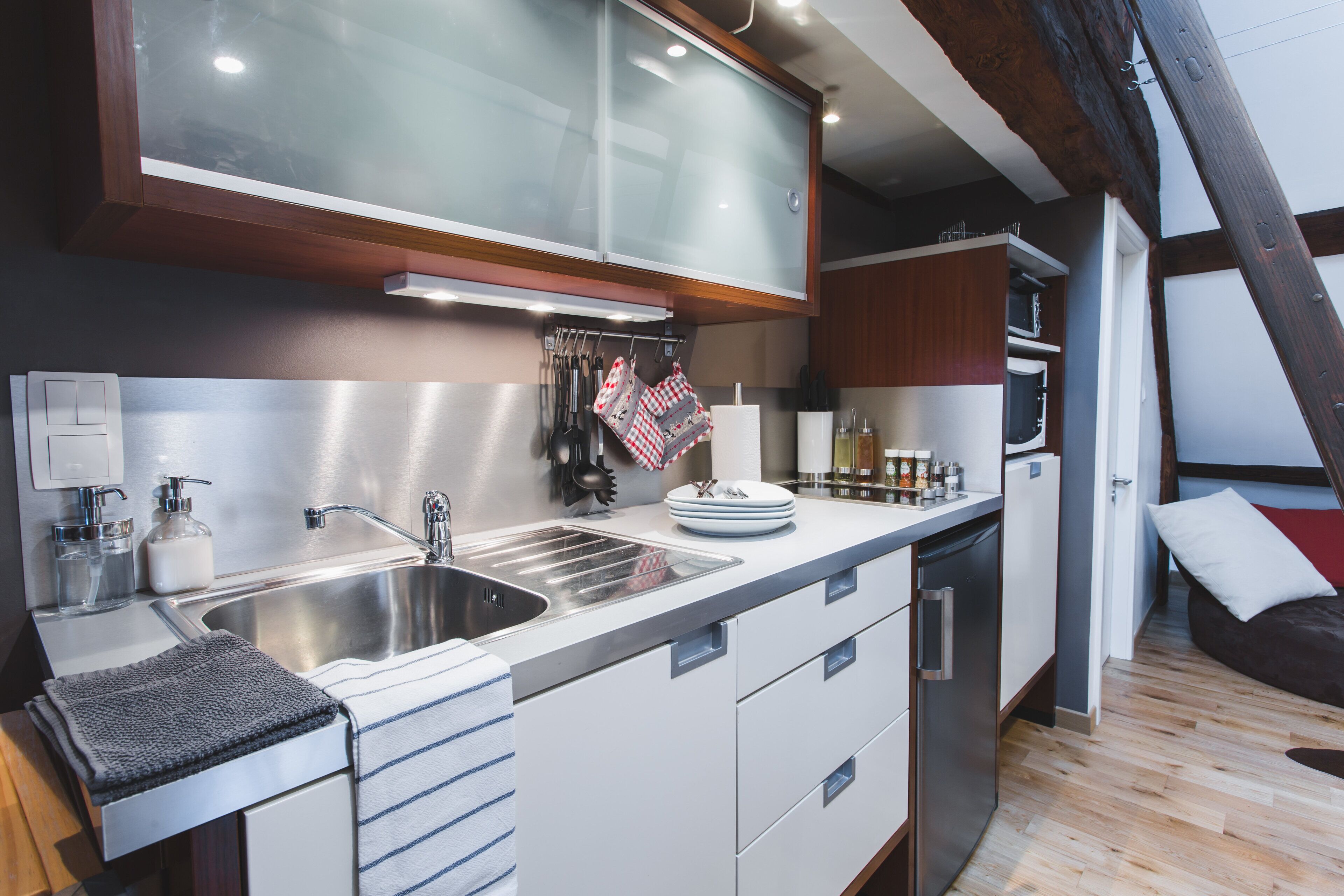 Refrigerador, microondas, horno, placa de cocina