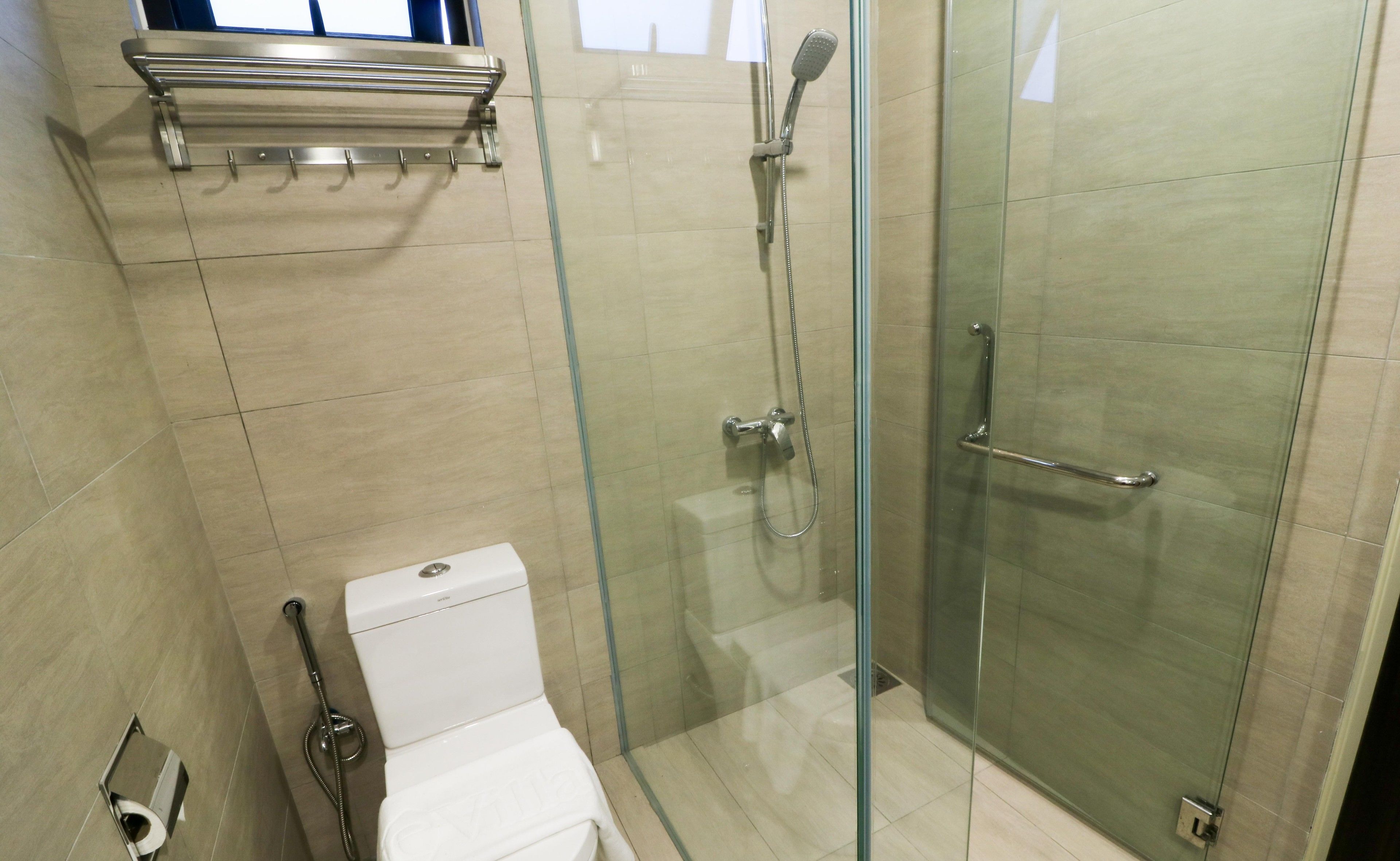 family suite | bathroom | shower, free toiletries, hair dryer, bathrobes