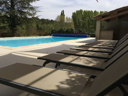 16th century house in bonnieux 5 bedrooms 5 bathrooms swimming pool 14/7m large enclosed park 