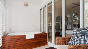 Bain à remous intérieur