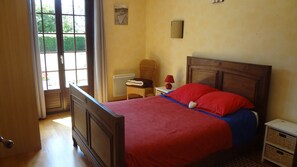 4 chambres, fer et planche à repasser, lit parapluie, Wi-Fi gratuit