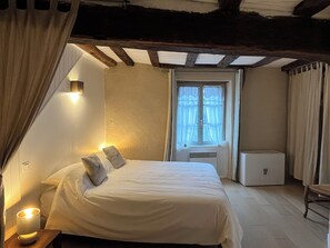 3 bedrooms, iron/ironing board, travel crib, free WiFi - Charming townhouse in Amboise - 3 bedrooms with AC, 3 bathrooms (Amboise)