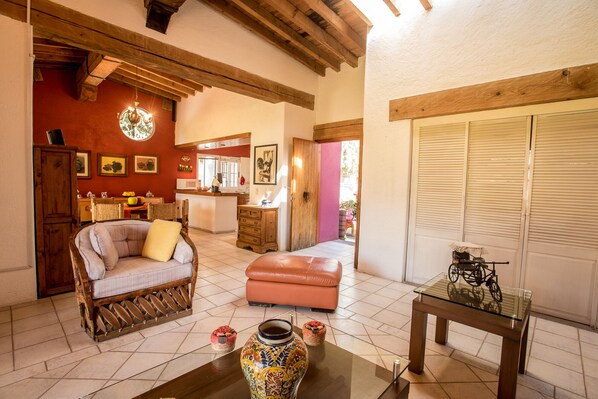 Smart TV, DVD player, music library, video library