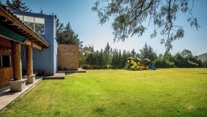 المنطقة المحيطة بالمنشأة