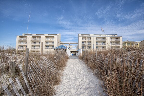 Exterior - Studio - A Barefoot Walk To Gulf Beach-Free Wifi QUEEN - Keyless Entry (Orange Beach)