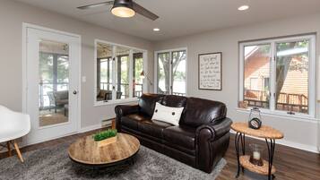 Smart TV, chimenea, videojuegos, reproductor de DVD