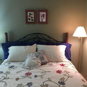 3 bedrooms, iron/ironing board, travel crib, free WiFi