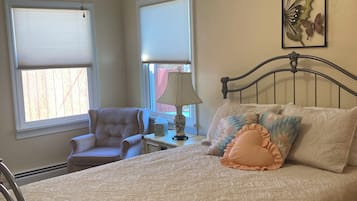 3 chambres, fer et planche à repasser, lit de bébé portatif