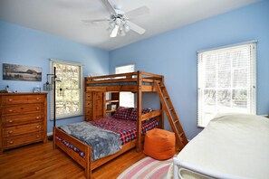 2 bedrooms, iron/ironing board, travel cot, free WiFi