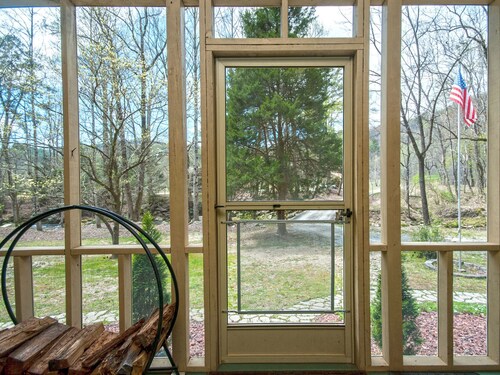 Beautiful private cottage on Eastatoee River