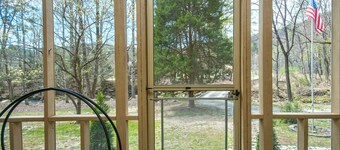 Vacker privat stuga på Eastatoe River